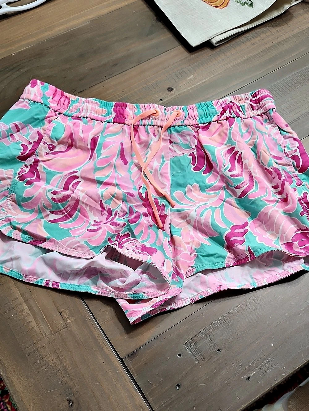 Lilly Pulitzer Luxletic Run Around Short Floral Shorts Pink & Green M
